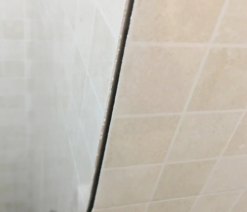 塔什库尔干塔吉克瓷砖空鼓维修公司分享阳台瓷砖脱落的修复过程可以分为以下几个步骤